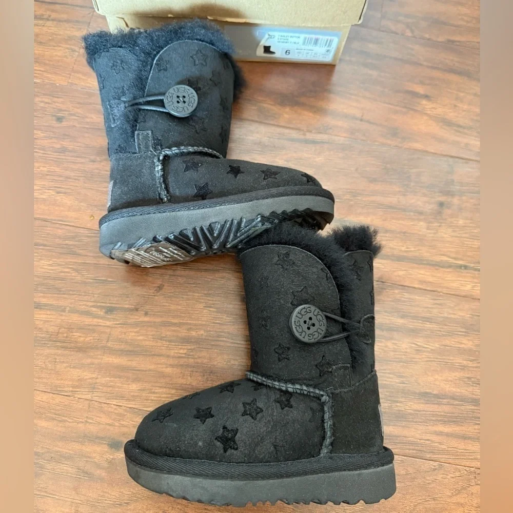 UGG Bailey Button II Stars Classic Boots-Black Size 6